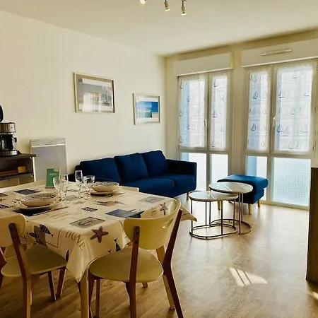 L'encre Bleue - 800 Metres De La *