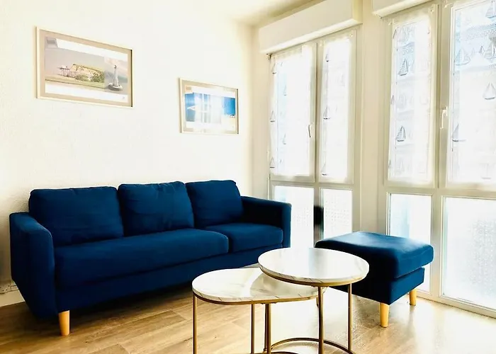 L'encre Bleue - 800 Metres De La אייטר